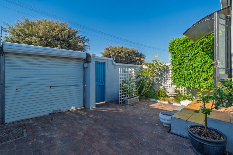 2 Bedroom Property for Sale in Harfield Village Western Cape